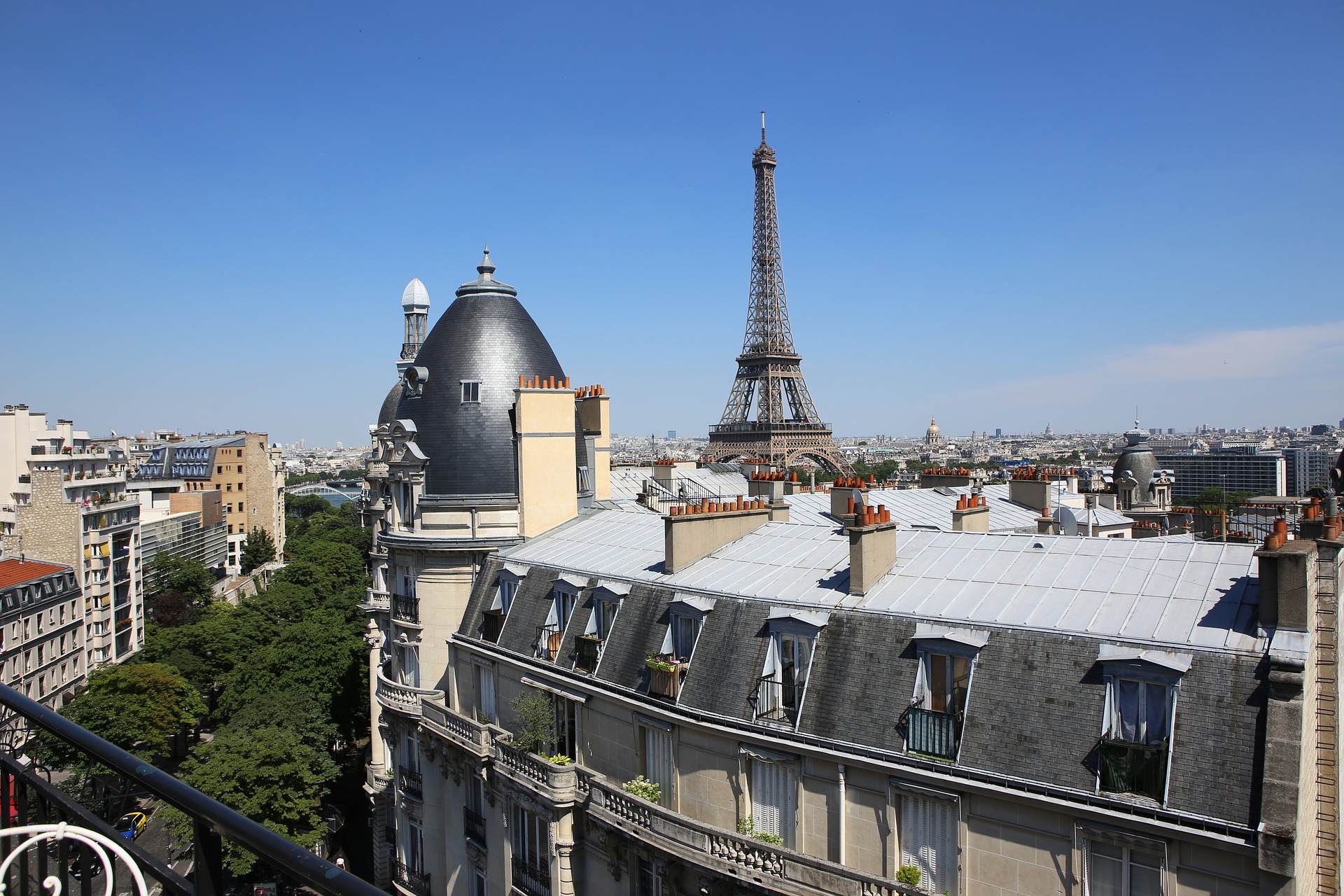 Парижские виды. Улицы Парижа с видом на Эйфелеву башню. Отель в Париже Eiffel Tower. Вид на Эйфелеву башню с Монмартра. Обсерватория в Ницце Эйфель.