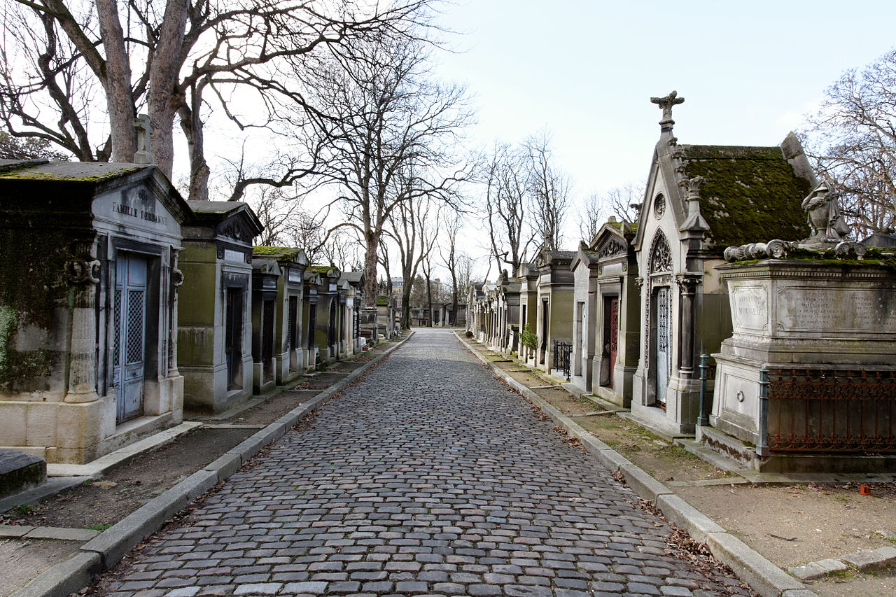 Pere Lachaise Cemetery famous graves, legends and map