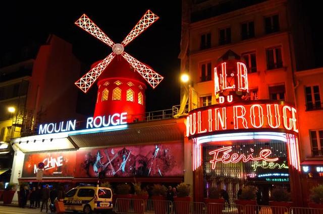 Moulin Rouge Tips: 10 Tips to Enjoy the Show - dipkiss travels