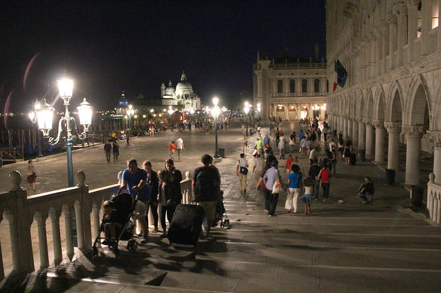 Riva degli Schiavoni promenade