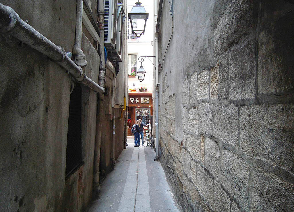 Latin quarter: Rue du Chat-qui-Pêche