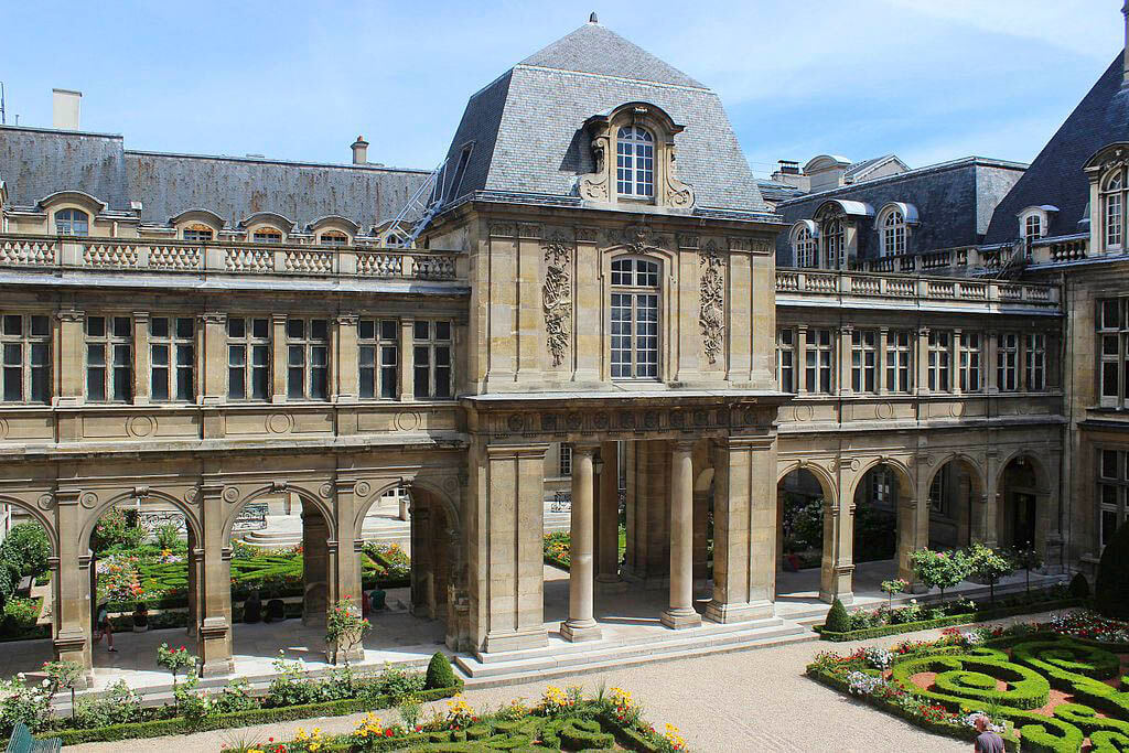 Walking in the Marais: Carnavalet Museum