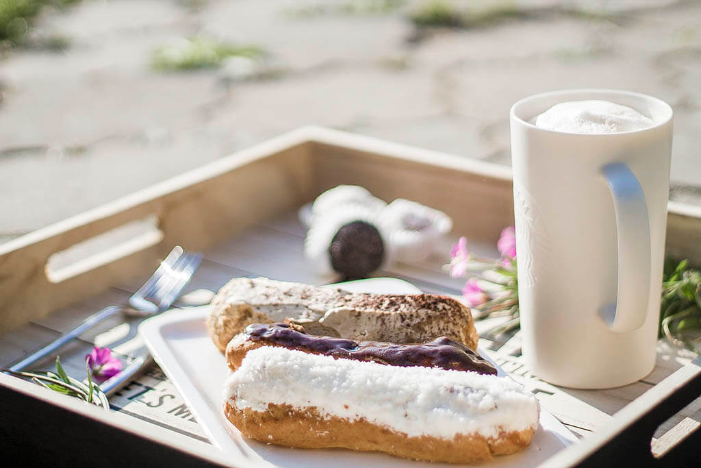 Famous french desserts: Éclair