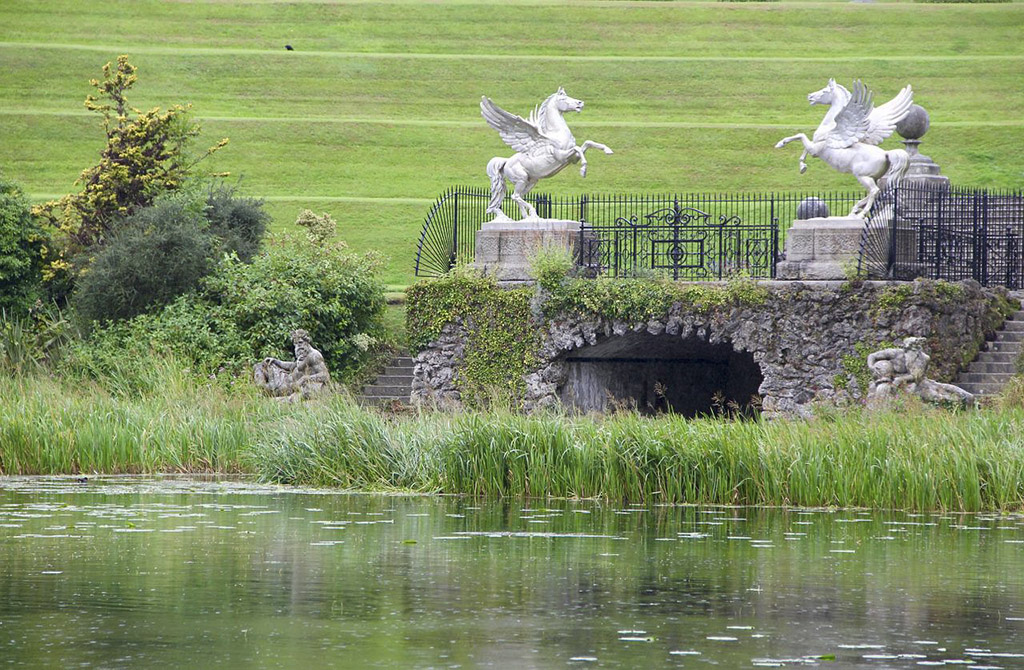 Powerscourt Gardens: Triton lake