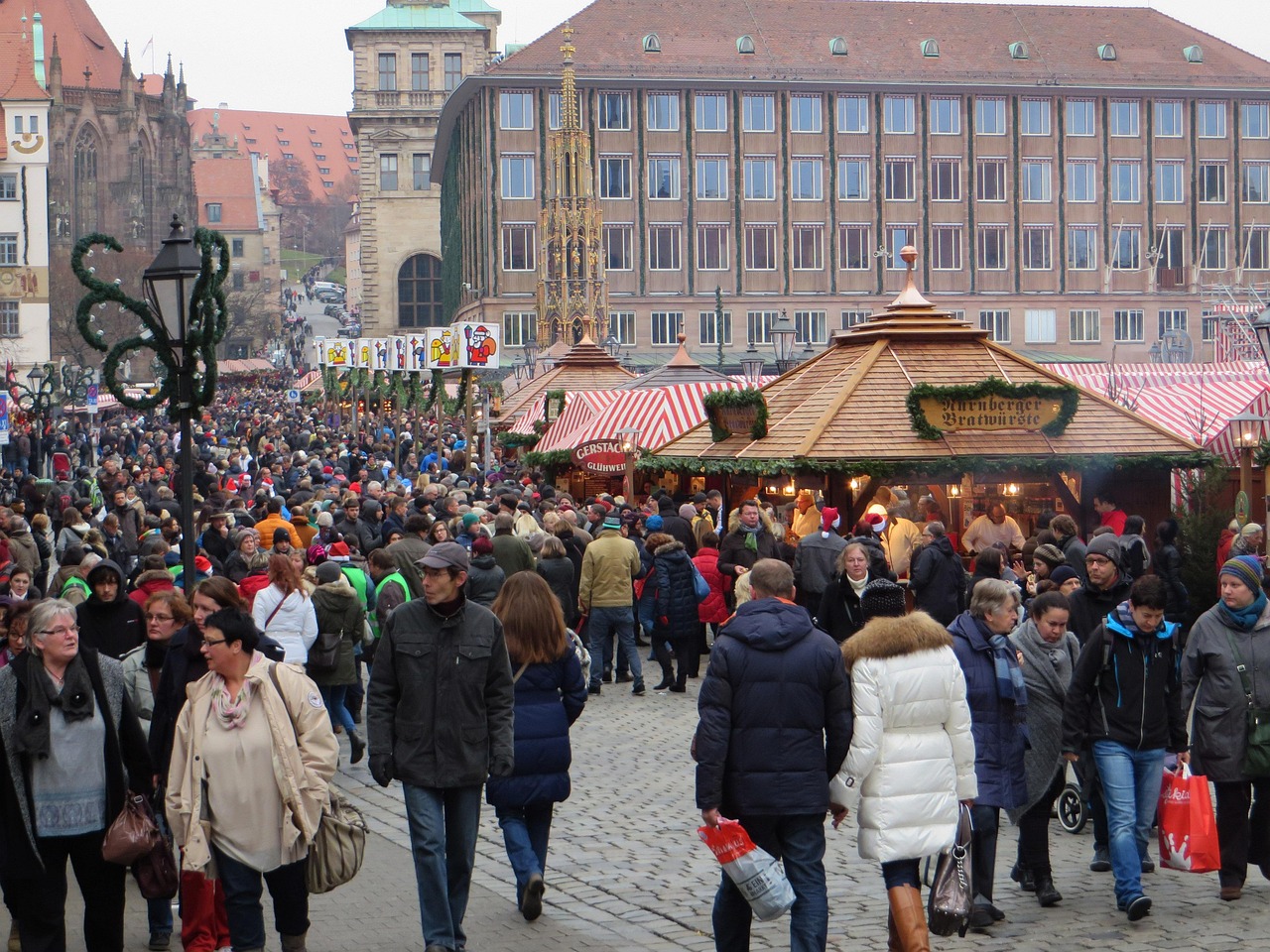 Christmas market on Hauptmarkt