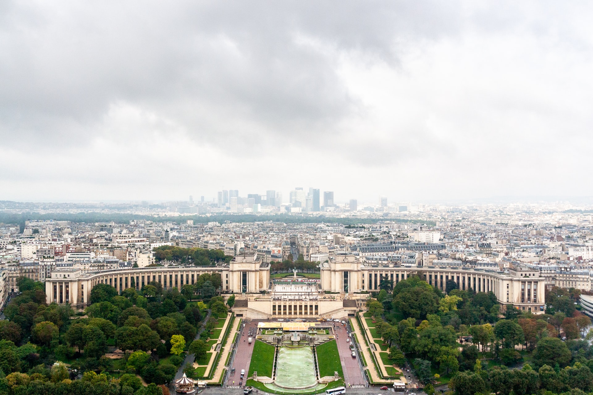 Paris districts. Where Should a Tourist Stay?