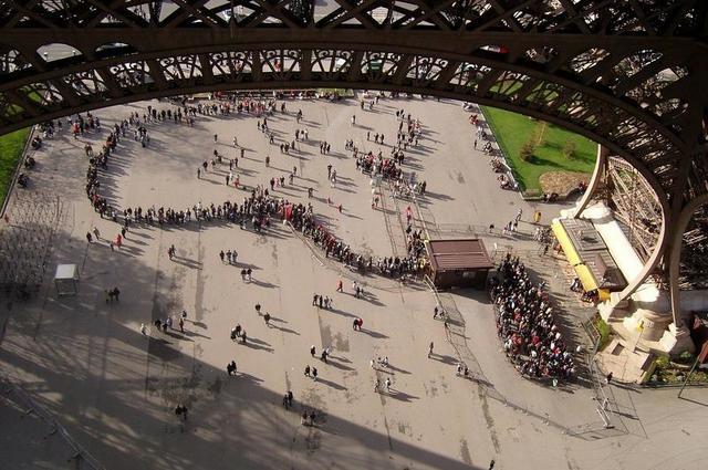 Lines to Eiffel tower