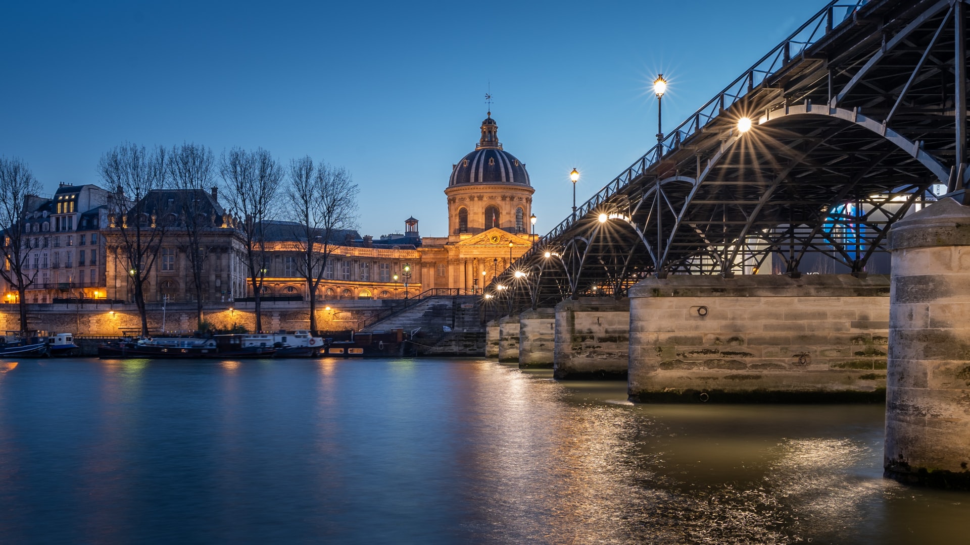 Boat tours on the Seine in Paris