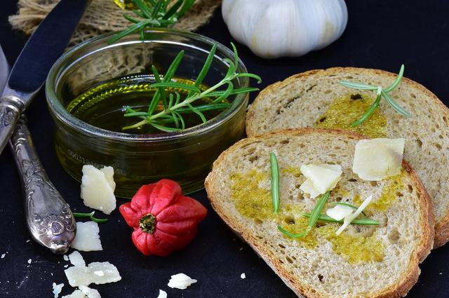 Bread and olive oil in various combinations