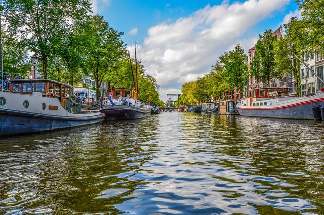 Walking through Amsterdam's canals 