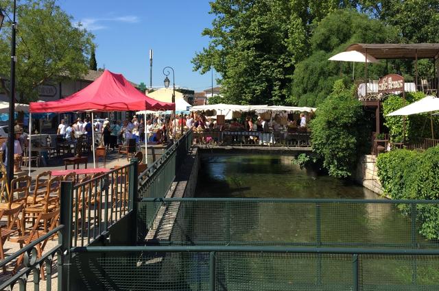 Trade in the flea markets at L'Isle-sur-la-Sorgue 