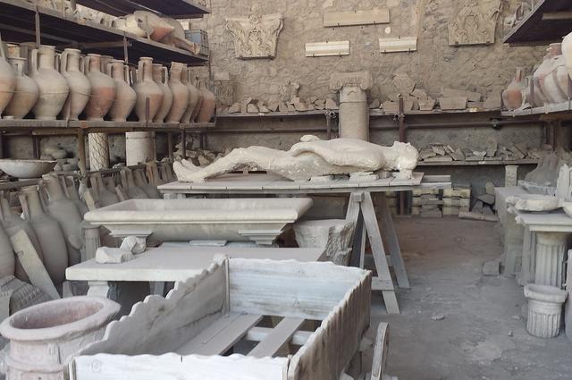 How did the citizens of Pompeii live?