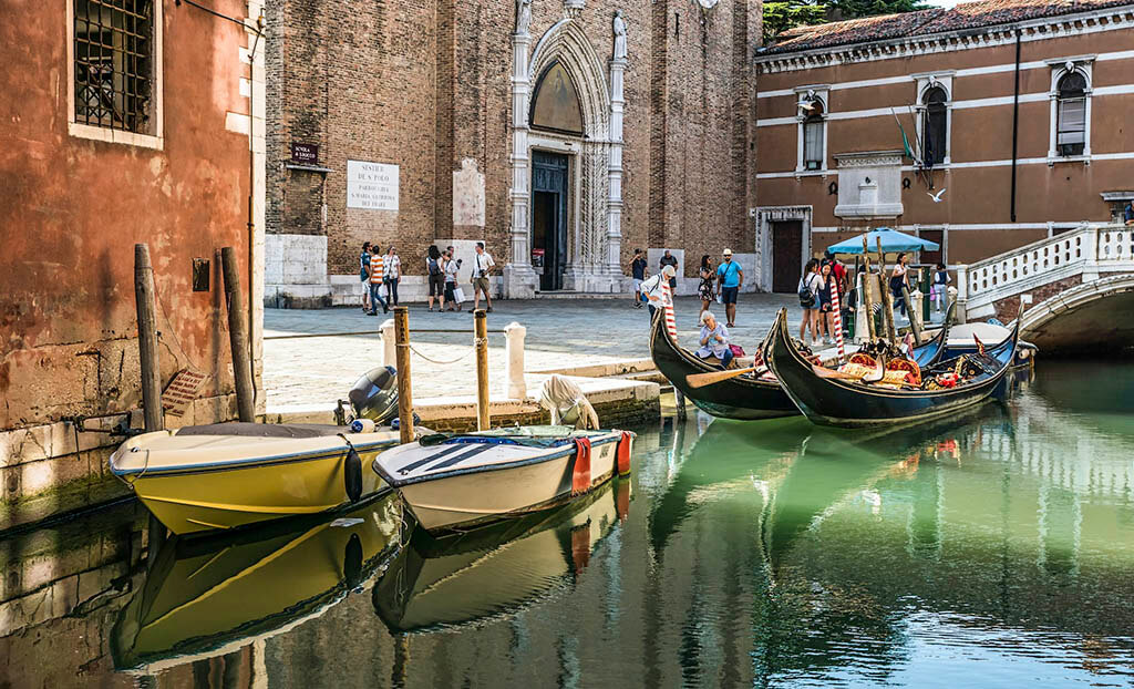 Gondolas in Venice: Where to rent a gondola?