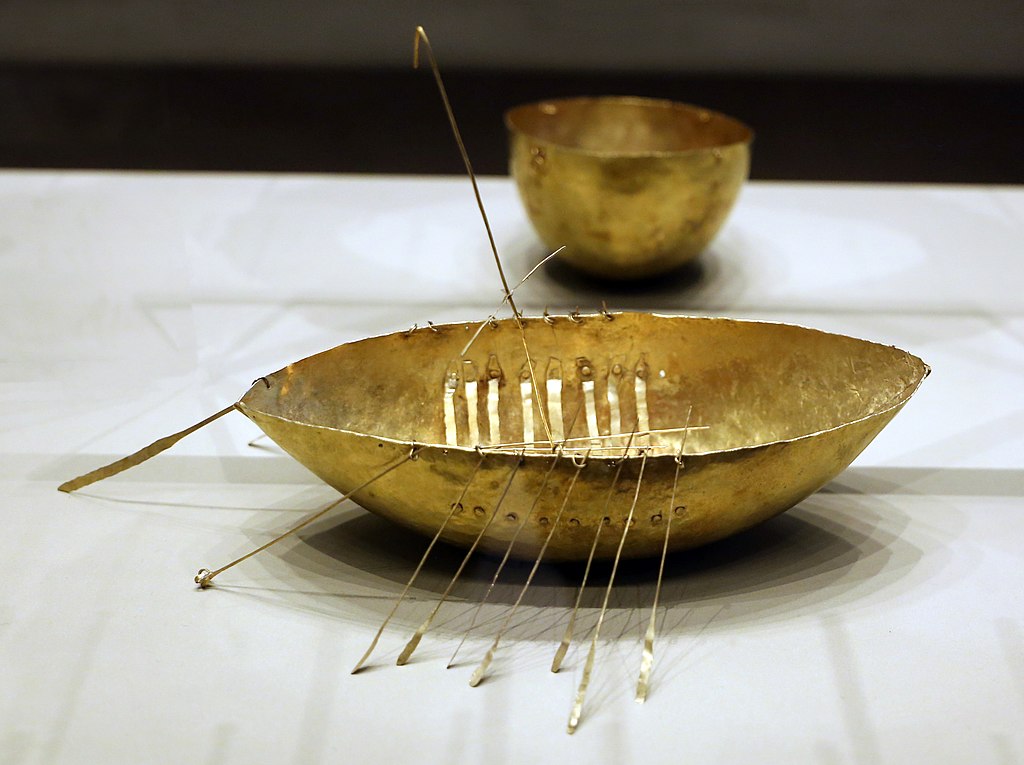 Broighter boat in the Archeological museum in Dublin Broighter boat in the Archeological museum in Dublin