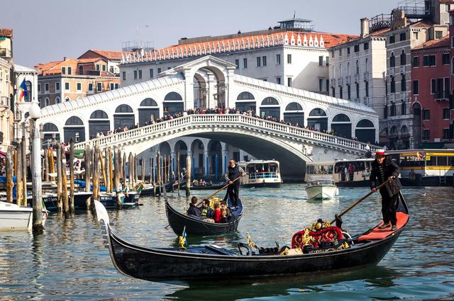Photo: Ruth Archer / pixabay.com  Rialto Bridge